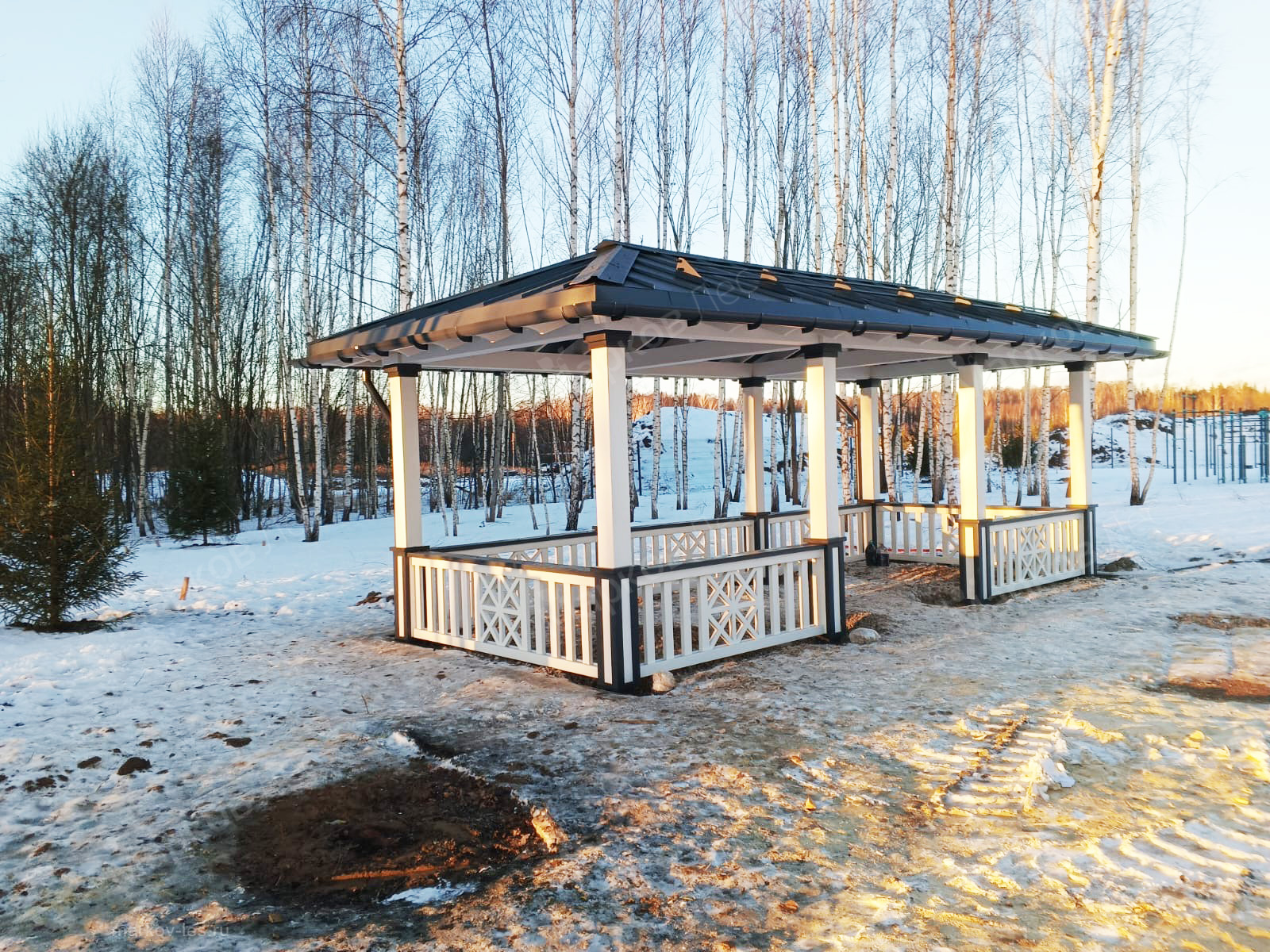 Парковая деревянная беседка